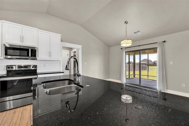 5907 NE Cornwallis Dr, Elgin, OK 73538