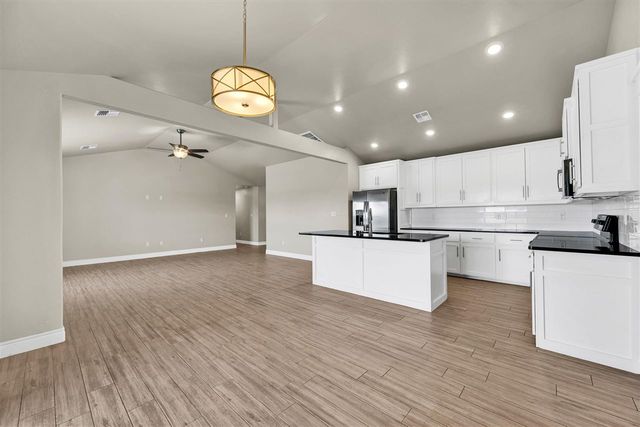5907 NE Cornwallis Dr, Elgin, OK 73538