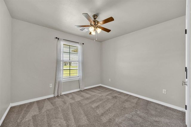 5907 NE Cornwallis Dr, Elgin, OK 73538