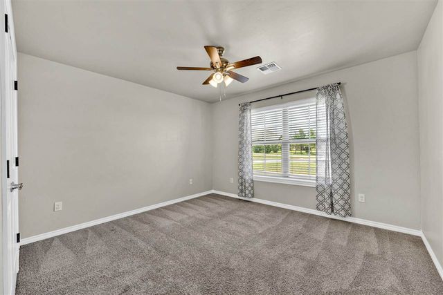 5907 NE Cornwallis Dr, Elgin, OK 73538