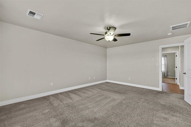 5907 NE Cornwallis Dr, Elgin, OK 73538