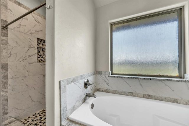 5907 NE Cornwallis Dr, Elgin, OK 73538