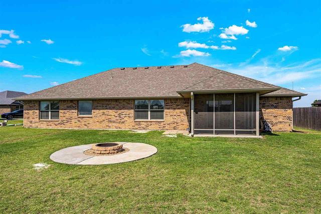 5907 NE Cornwallis Dr, Elgin, OK 73538