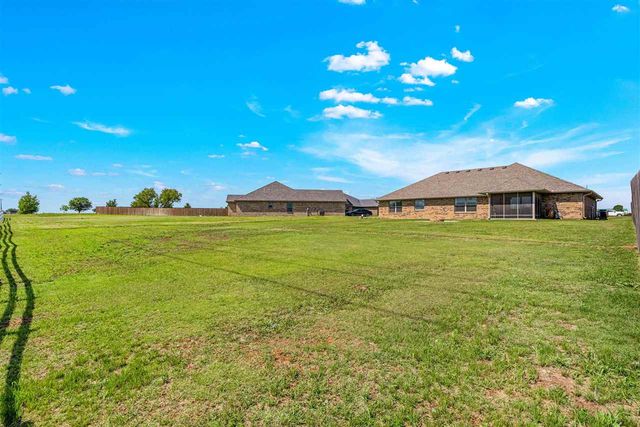 5907 NE Cornwallis Dr, Elgin, OK 73538