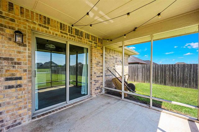 5907 NE Cornwallis Dr, Elgin, OK 73538