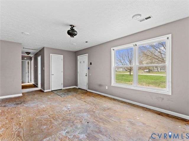 88 Healys Trace Ln, Locust Hill, VA 23092