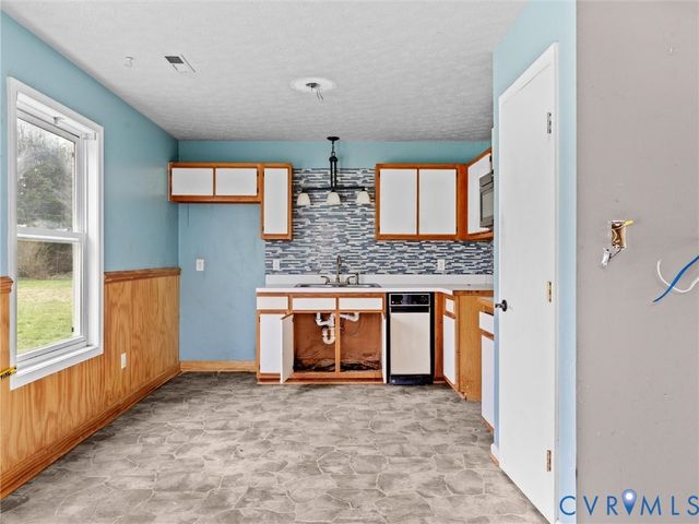 88 Healys Trace Ln, Locust Hill, VA 23092