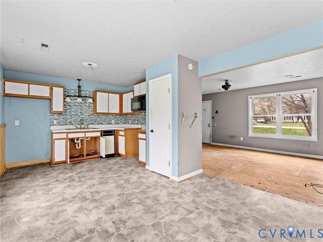 88 Healys Trace Ln, Locust Hill, VA 23092