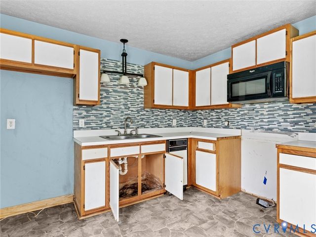 88 Healys Trace Ln, Locust Hill, VA 23092