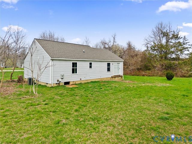 88 Healys Trace Ln, Locust Hill, VA 23092