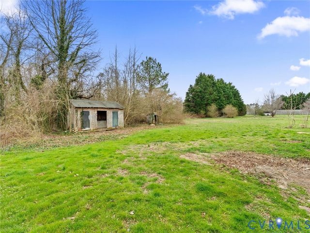 88 Healys Trace Ln, Locust Hill, VA 23092