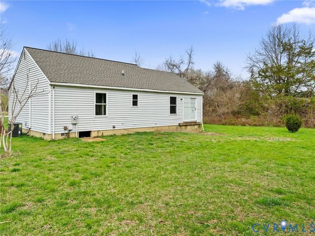 88 Healys Trace Ln, Locust Hill, VA 23092