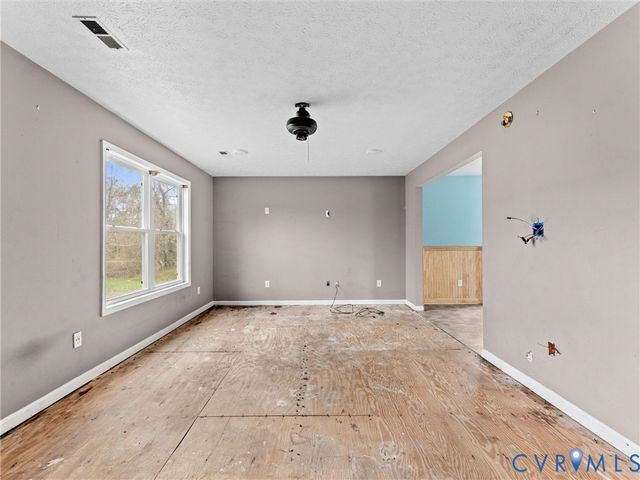 88 Healys Trace Ln, Locust Hill, VA 23092