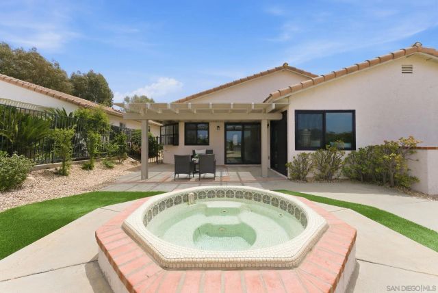 18228 Corte De Casares, San Diego, CA 92128