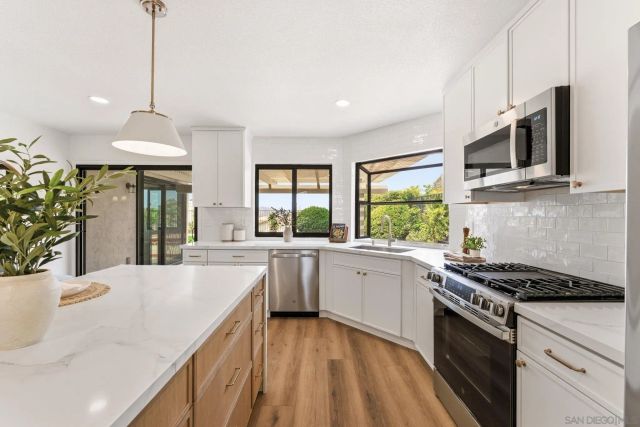 18228 Corte De Casares, San Diego, CA 92128