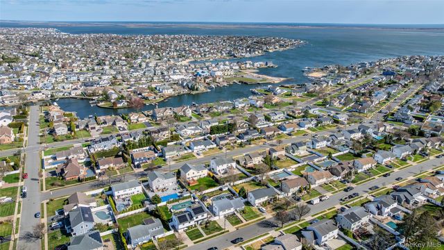 85 Massapequa Avenue, Massapequa, NY 11758