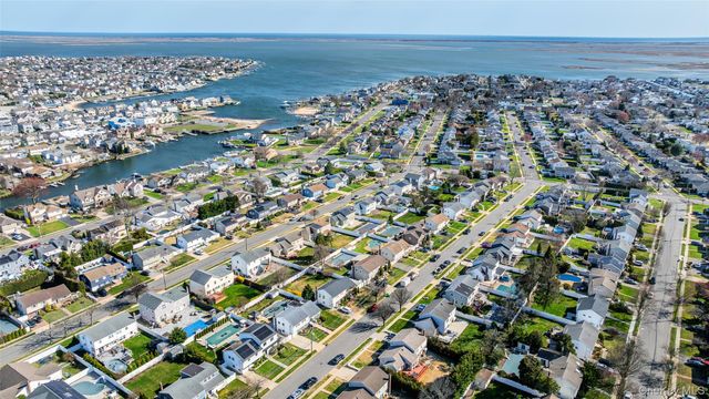85 Massapequa Avenue, Massapequa, NY 11758