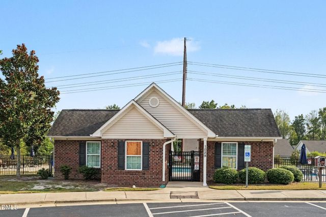 1000 Harvest Point Drive, Fuquay Varina, NC 27526