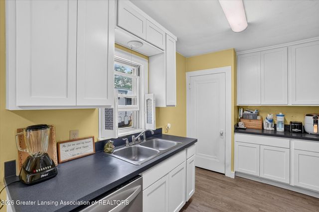 2155 Cedar Street, Holt, MI 48842