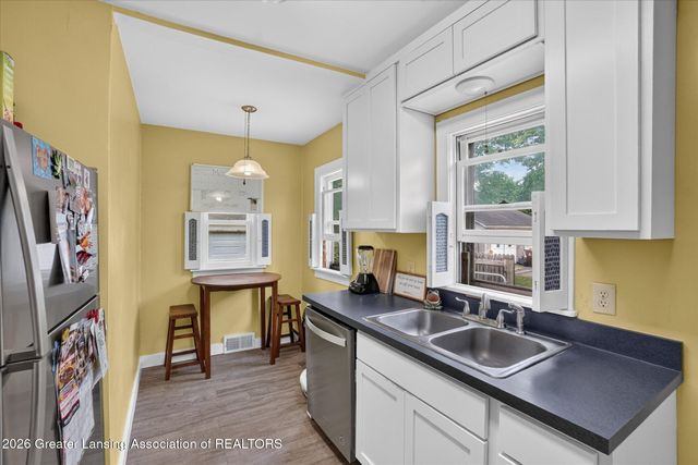 2155 Cedar Street, Holt, MI 48842