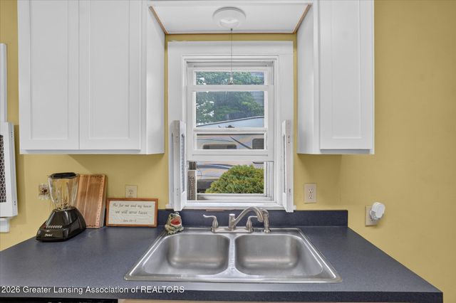 2155 Cedar Street, Holt, MI 48842