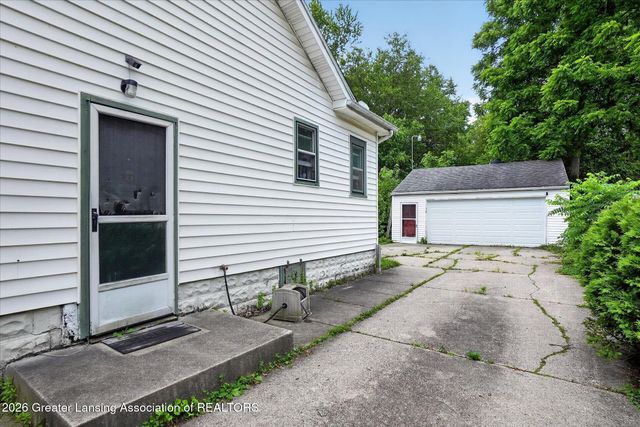 2155 Cedar Street, Holt, MI 48842