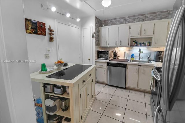 4851 NW 21st St 107, Lauderhill, FL 33313
