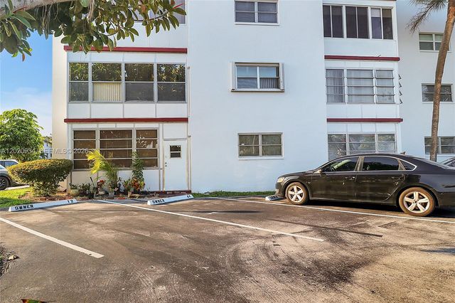 4851 NW 21st St 107, Lauderhill, FL 33313