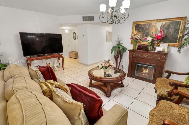 4851 NW 21st St 107, Lauderhill, FL 33313
