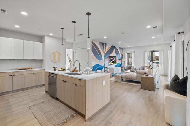 635 7th Ave S Apt 501, Nashville, TN 37203