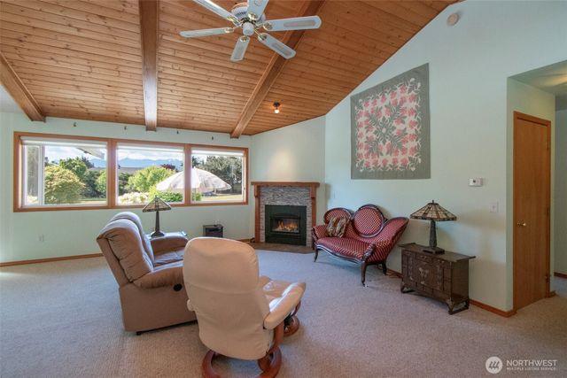 101 Timothy Lane, Sequim, WA 98382