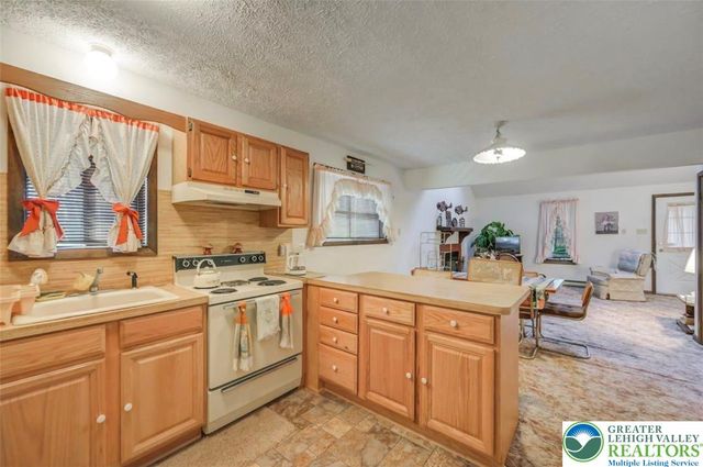 244 Lake Road, Coolbaugh Twp, PA 18466