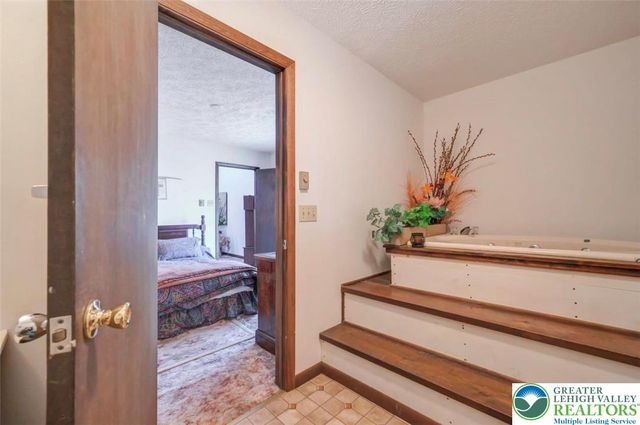 244 Lake Road, Coolbaugh Twp, PA 18466