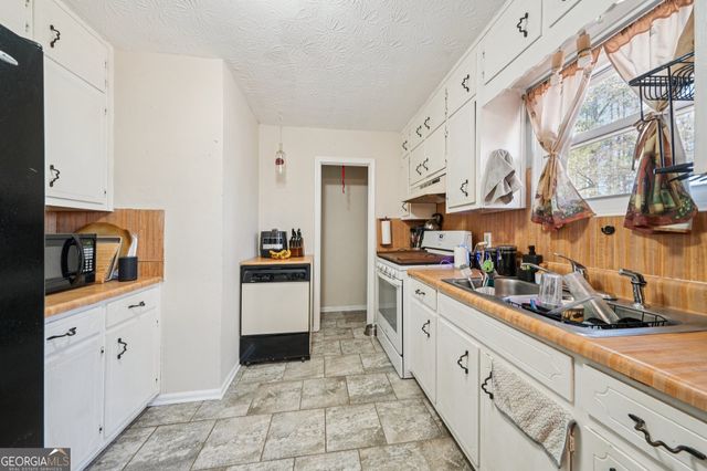 137 W James Circle, Hampton, GA 30228