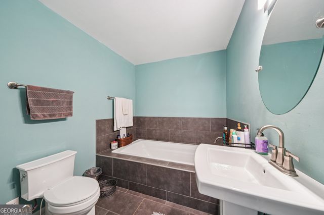 137 W James Circle, Hampton, GA 30228