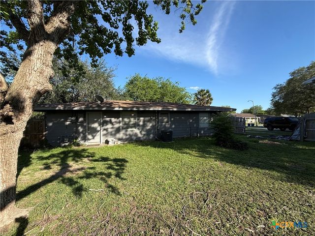 113 Bonham Street, Port Lavaca, TX 77979