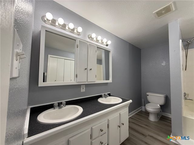 113 Bonham Street, Port Lavaca, TX 77979
