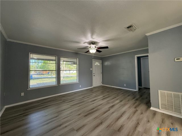 113 Bonham Street, Port Lavaca, TX 77979
