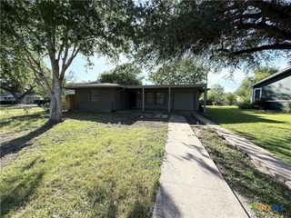 113 Bonham Street, Port Lavaca, TX 77979