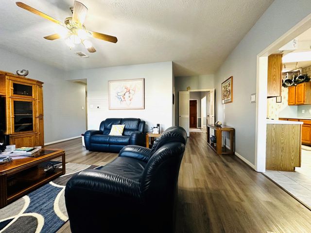 4754 Wynnview Drive, Friendswood, TX 77546