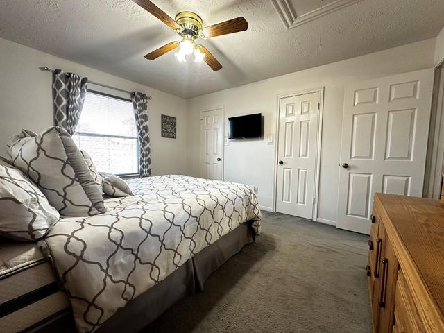 4754 Wynnview Drive, Friendswood, TX 77546