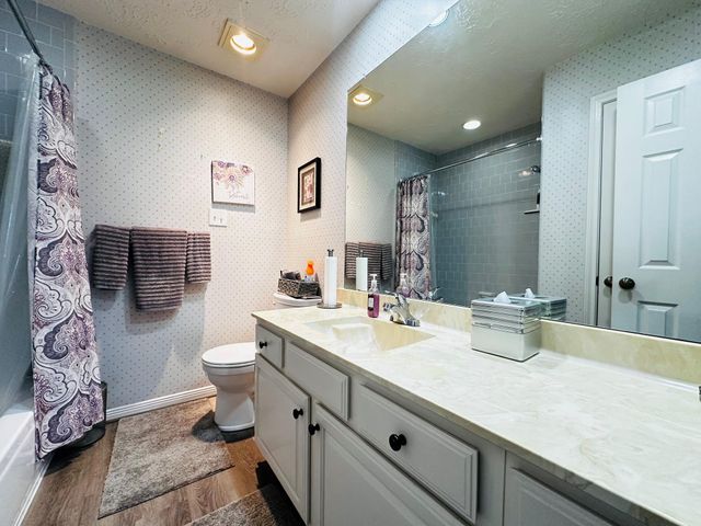 4754 Wynnview Drive, Friendswood, TX 77546