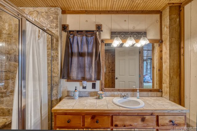 186 Cat Claw Mtn, Concan, TX 78838