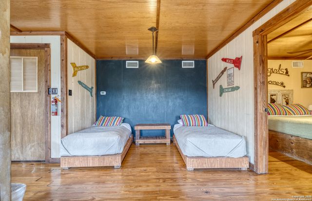 186 Cat Claw Mtn, Concan, TX 78838