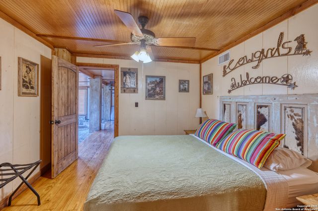 186 Cat Claw Mtn, Concan, TX 78838