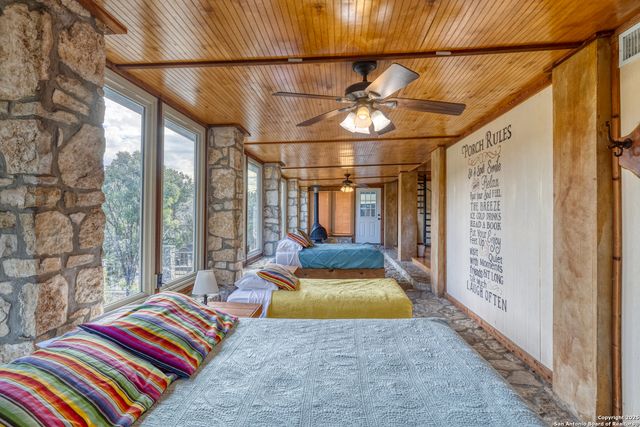 186 Cat Claw Mtn, Concan, TX 78838