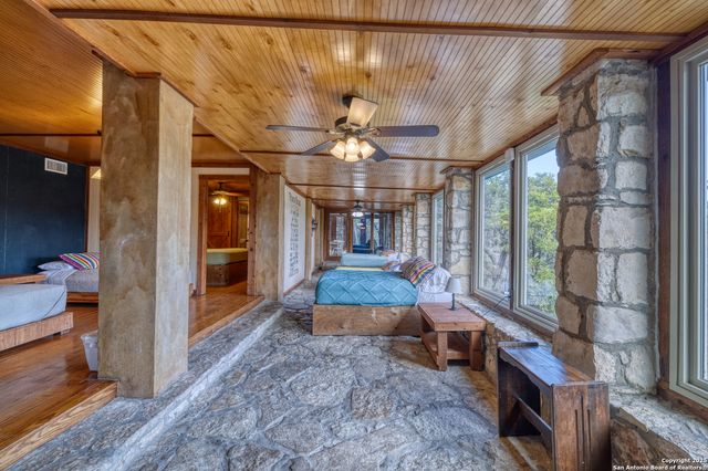 186 Cat Claw Mtn, Concan, TX 78838