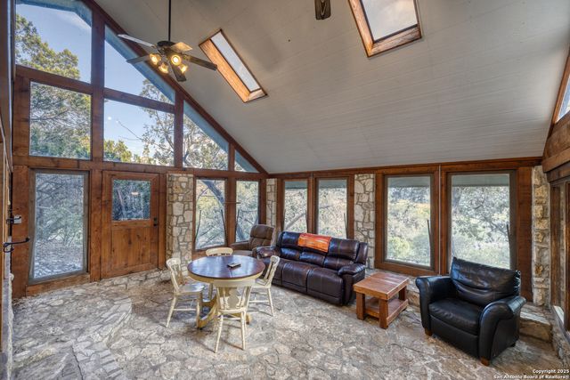 186 Cat Claw Mtn, Concan, TX 78838