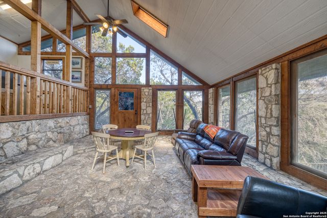 186 Cat Claw Mtn, Concan, TX 78838