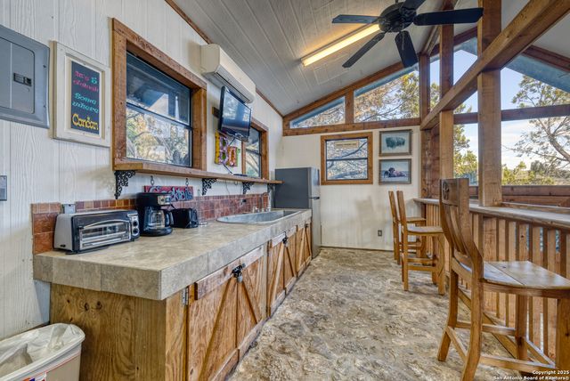 186 Cat Claw Mtn, Concan, TX 78838